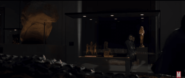 Steven/Marc's reflection remains as he walks away, alluding to his Dissociative state. (Marvel/Disney)