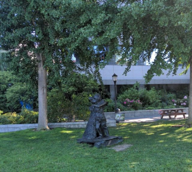 Marvels filming statue