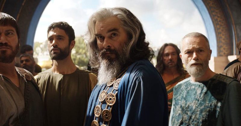 The Lord of the Rings: The Rings of Power Pharazôn in front of a crowd of people.