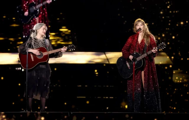 Taylor Swift and Phoebe Bridgers performing 'Nothing New'