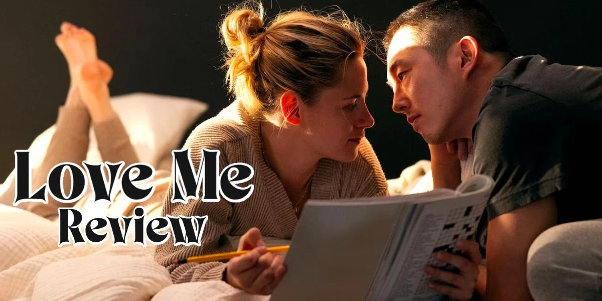 Love Me Review Banner Kristen Stewart and Steven Yeun. Image Courtesy of Sundance, Photo by Justine Yeung.