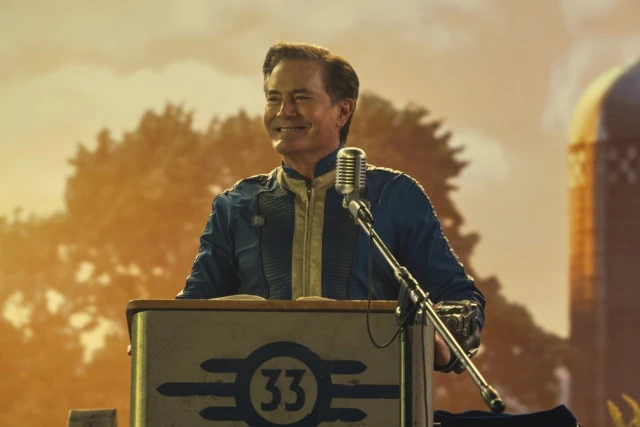 Kyle MacLachlan as Overseer Hank in Fallout