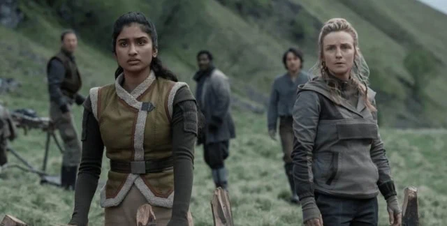 Cinta (Varada Sethu) and Vel (Faye Marsay) in the Andor series 