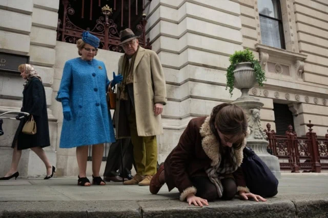 Kevin McNally as Roman Castavet, Dianne Wiest as Minnie Castavet and Julia Garner as Terry Gionoffrio in Apartment 7A