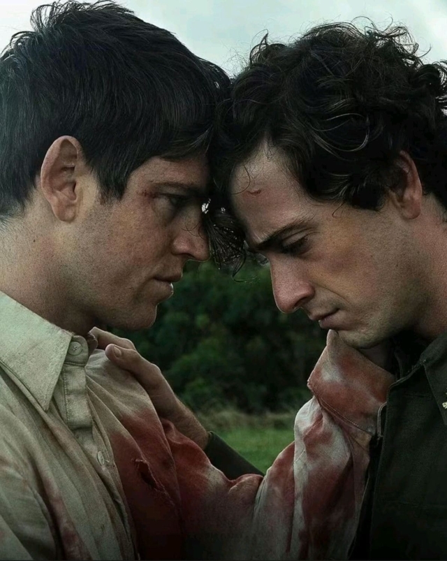 Guitarricadelafuente and Miguel Bernardeau in the film La bola negra